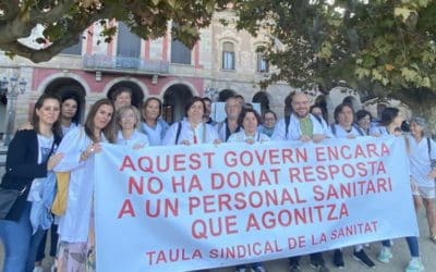 La Mesa Sindical de Sanitat es concentra al Parlament i el Conseller es compromet a reunir-se amb la Mesa en dues setmanes