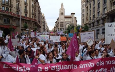 4.000 infermeres surten als carrers de Barcelona per enviar un contundent missatge al conseller de Salut: les infermeres diem prou!