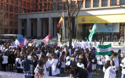 Després de les accions de les infermeres catalanes, el Ministeri de Sanitat anuncia que es compromet a dur a terme la reclassificació de les infermeres durant el 2024